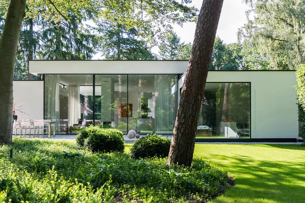 Modern Villa House Exterior Garden — Stock Photo, Image