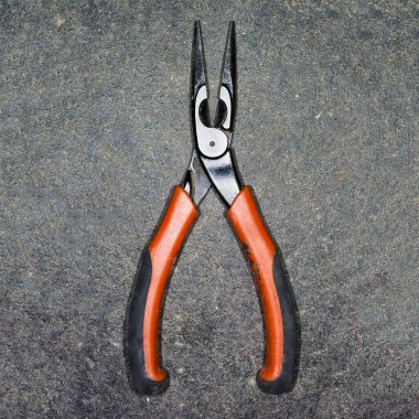 Kavrayıcı, Alet, Alet çantası, Fabrika. Gri taş arka planda eski pense