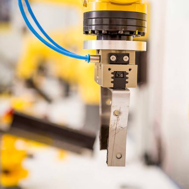 Modern bir fabrikada otomatik üretim