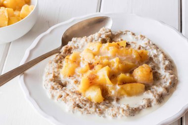 Masada kayısı ve yulaf gevreği.