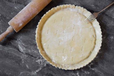 Ham kısa kabuklu kek tavası, üst görünüm