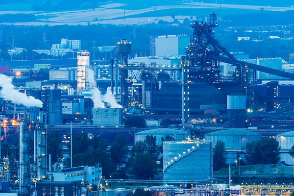 Kimya Endüstrisi Petrol Rafinerisi Petrol Fabrikasının Açık Hava Manzarası Akşam — Stok fotoğraf