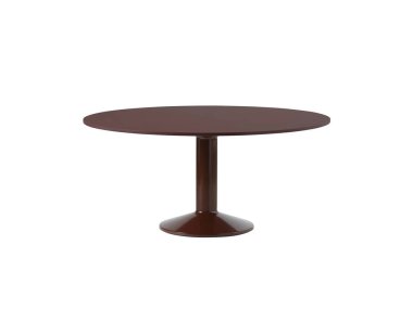 Klasik yuvarlak ahşap kahve masası.