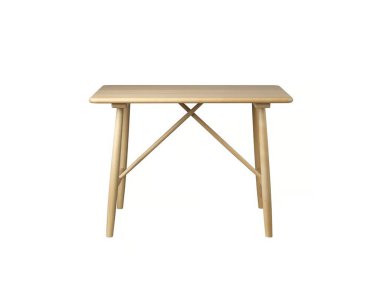 Klasik ahşap yemek masası.