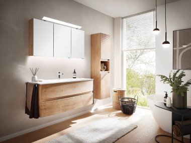 Minimum İskandinav tarzında modern banyo.