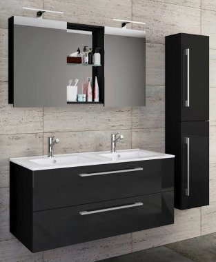 Minimum İskandinav tarzında modern banyo.