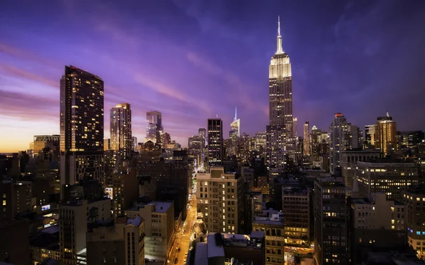 O horizonte de Manhattan ao pôr-do-sol, Nova Iorque — Fotografia de Stock