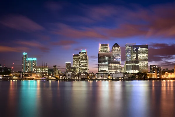 Colorful sunset over Canary Wharf — Stock Photo, Image