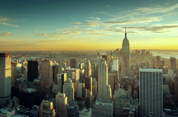 Puesta de sol sobre la ciudad de Nueva York — Foto de Stock