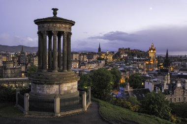 Edinburgh üzerinde moon