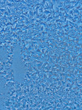 Kış camında buz desenleri