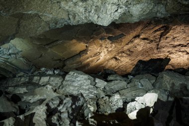 Kungur, Rusya - 9 Aralık 2020. Kungur Buz Mağarası. En büyük karst mağaralarından biri..