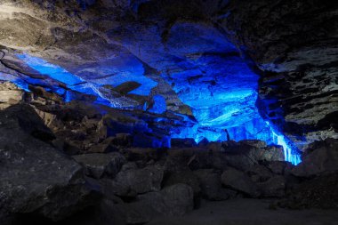 Kungur, Rusya - 9 Aralık 2020. Kungur Buz Mağarası. En büyük karst mağaralarından biri..