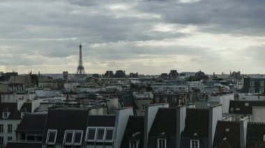 Bulutların üzerinde Paris ve Eyfel Kulesi Timelapse