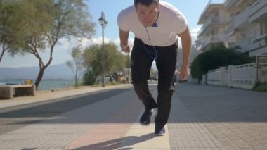Bir çalışmasında crouch baştan alan adam