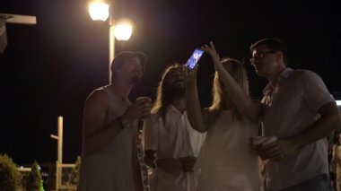 Mobil selfie gecede sokak yapma arkadaşlar