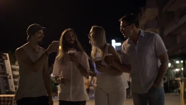 Friends toasting with coffee cups in night street — Stock Video