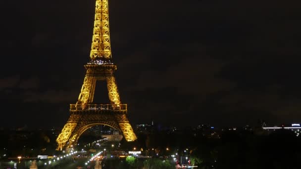 Timelapse van de Eiffeltoren nachtleven — Stockvideo