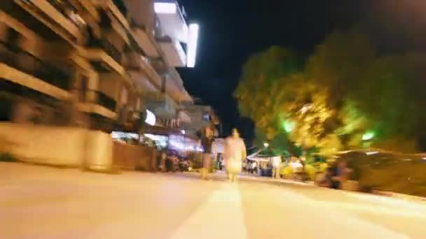 Sokak meşgul gece boyunca hareket eden Hyperlapse — Stok video