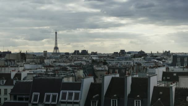 Timelapse de dia nublado maçante sobre Paris — Vídeo de Stock