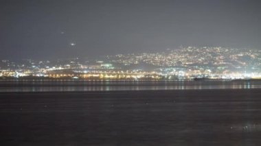 Timelapse uzak kıyı şehrin gece hayatı