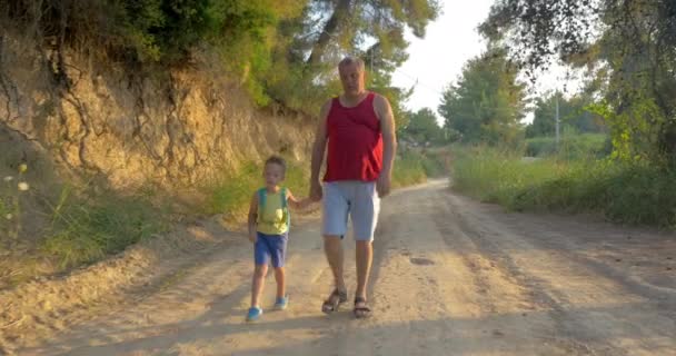 Hiking with grandfather — Stock Video