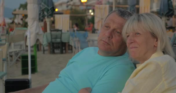Senior couple relaxing on resort — Stock Video