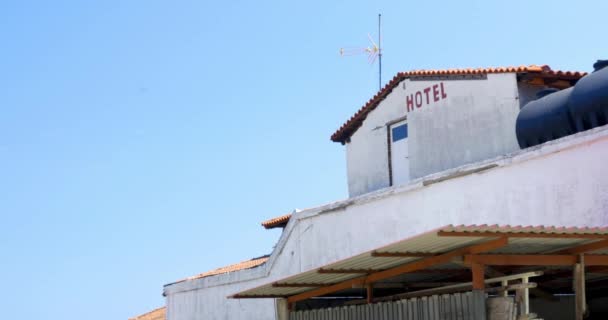 Fachada del edificio del hotel — Vídeos de Stock