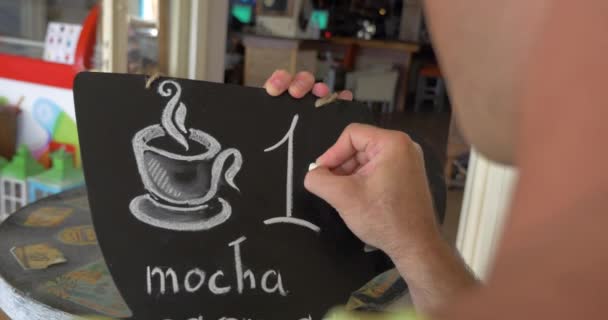 香り豊かなおいしいコーヒーの 1 ユーロ — ストック動画