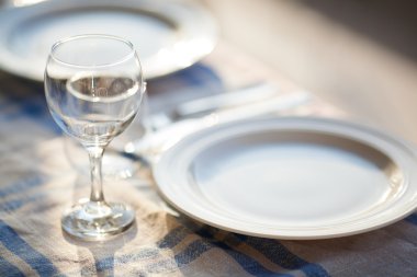 İki boş tabak porselen yapılmış temiz yuvarlak