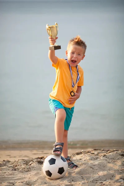 Menino jovem comemorando campeonato de futebol Win — Fotografia de Stock