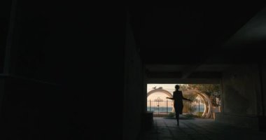 İp atlama ve müzik kadın
