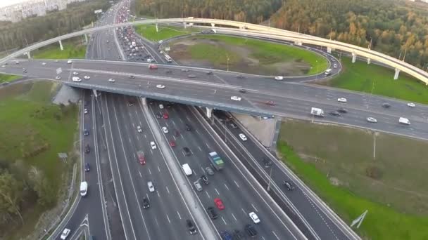 Aerial shot of traffic on multilevel interchange — Stock Video
