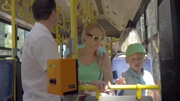 Bus Passengers in Sunny Day — Stock Video