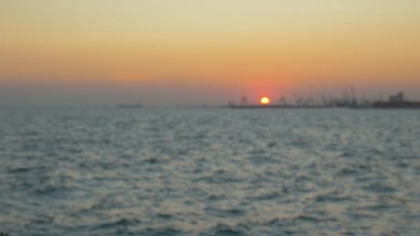 Pôr do sol sobre o mar Desfocado — Vídeo de Stock