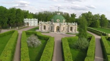 Moskova 'daki Tsaritsyno Parkı' ndaki tarihi binanın havadan görünüşü
