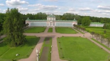 Yeşil manzara ve Tsaritsyno Park antik palace havadan görünümü