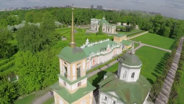 Mooie luchtfoto van Tsaritsyno Park, Moskou — Stockvideo