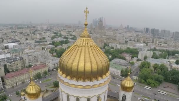 Собор Христа Спасителя в Москве, вид с воздуха — стоковое видео