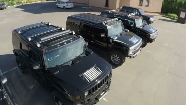 Hummer offroaders in car park, aerial view — Stok Video