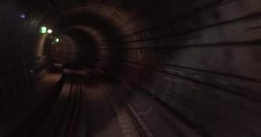 Yeraltı tüneli hareketli tren