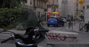 Akşam küçük Caddesi üzerinde trafik