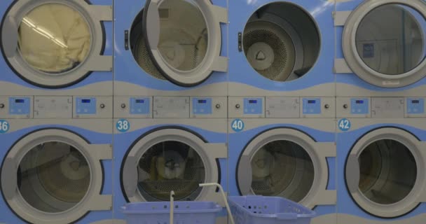 Linen washed in the laundry — Stock Video