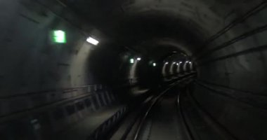 Metro tren yolu üzerinde Timelapse