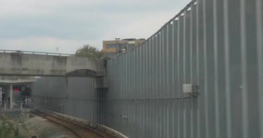 Şehir istasyonuna gelen tren