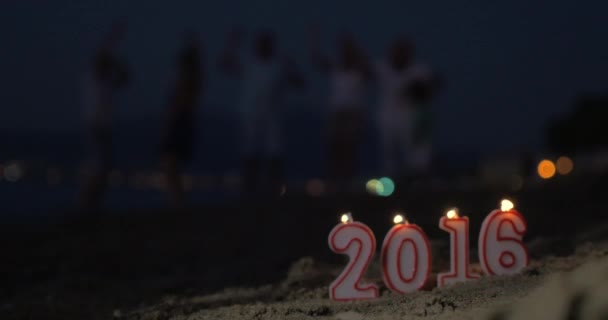 Candles 2016 burns in sand on the beach — Stock Video