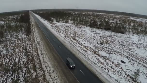 Samochodem na trasie zimą — Wideo stockowe