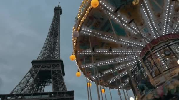 Eiffel Tower and vintage merry-go-round — Stock Video