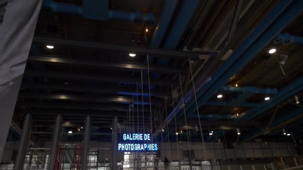 Wewnątrz centrum Georges Pompidou — Wideo stockowe