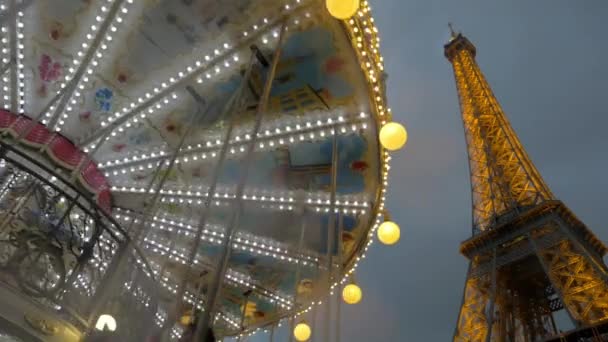 Illuminated Eiffel Tower and vintage carousel — Stock Video